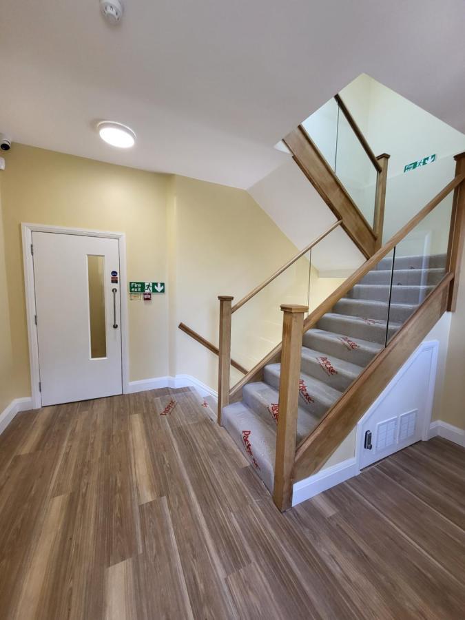 Sands House - Luxury Modern Studios With Secure Parking In Epsom, Surrey Extérieur photo