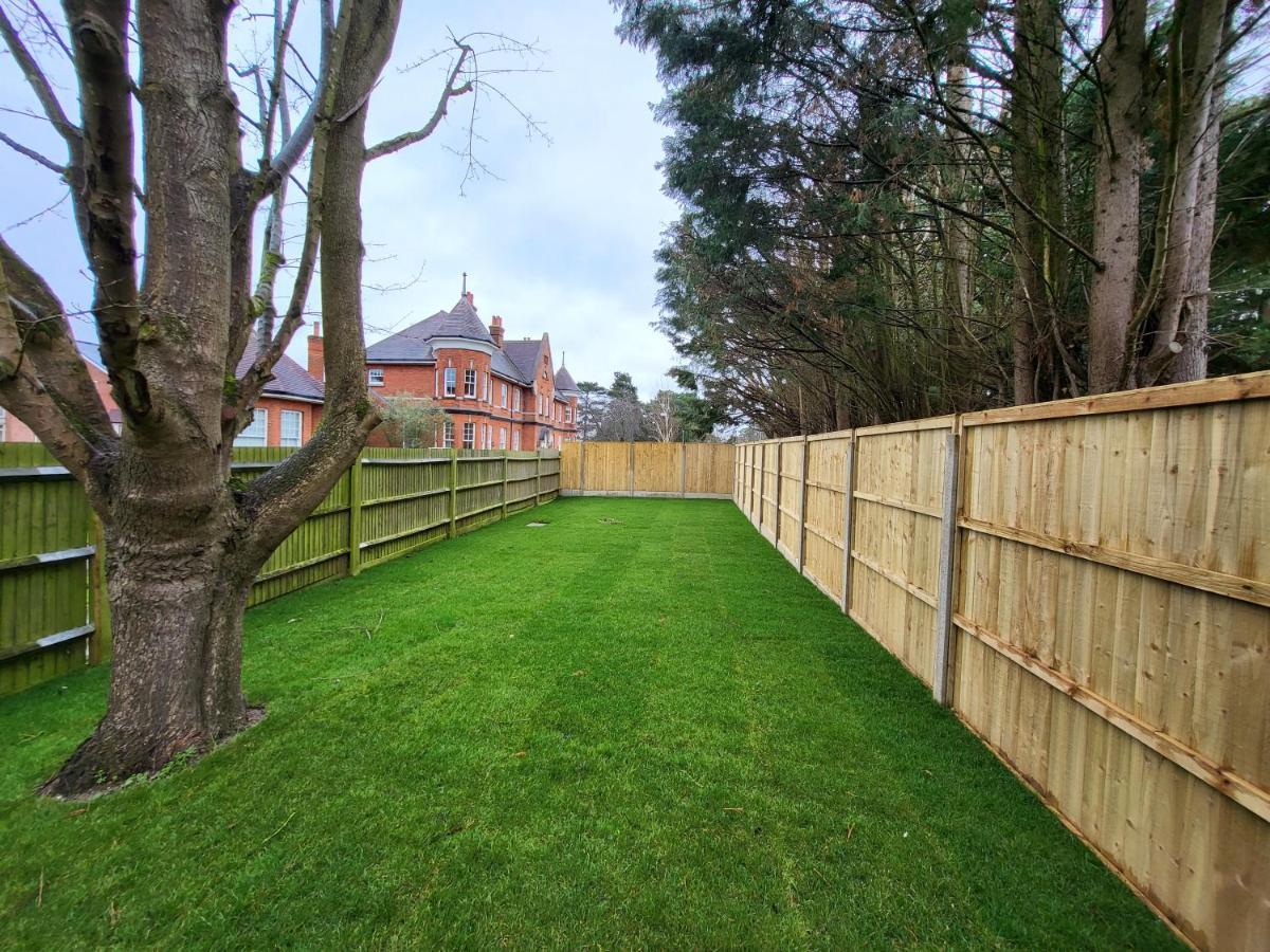 Sands House - Luxury Modern Studios With Secure Parking In Epsom, Surrey Extérieur photo