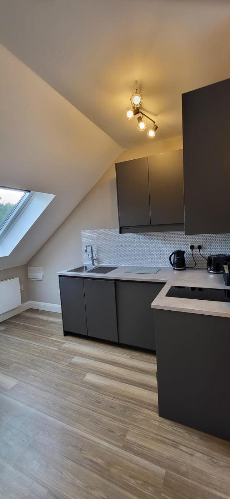 Sands House - Luxury Modern Studios With Secure Parking In Epsom, Surrey Chambre photo