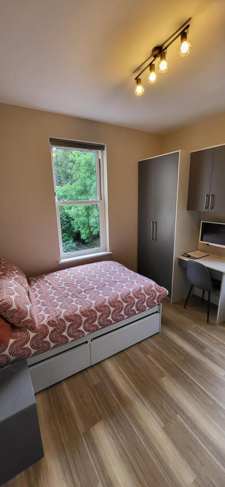 Sands House - Luxury Modern Studios With Secure Parking In Epsom, Surrey Extérieur photo